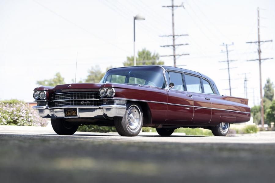  Cadillac Series 75 Fleetwood 8-Passenger Sedan 1963 года  (фото 1 из 1)